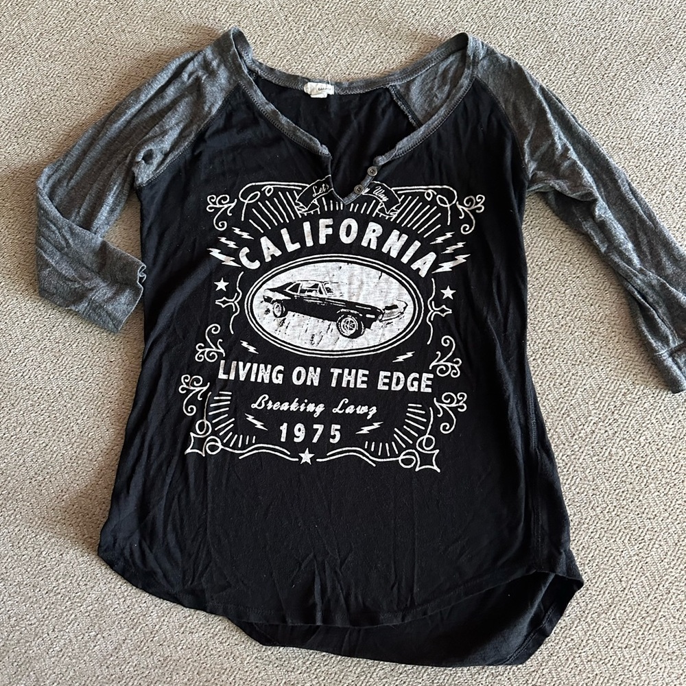 California Garage baseball tee. Size Medium. Black and grey.